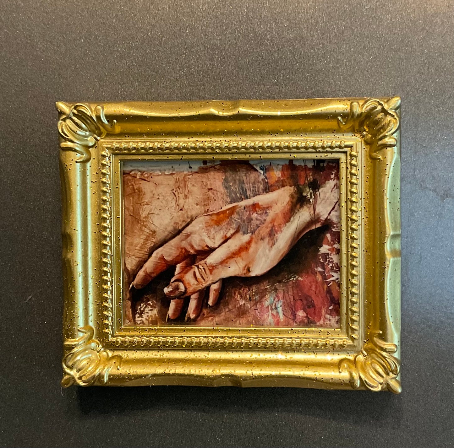 « Texture de la folie, partie 2 – Main »